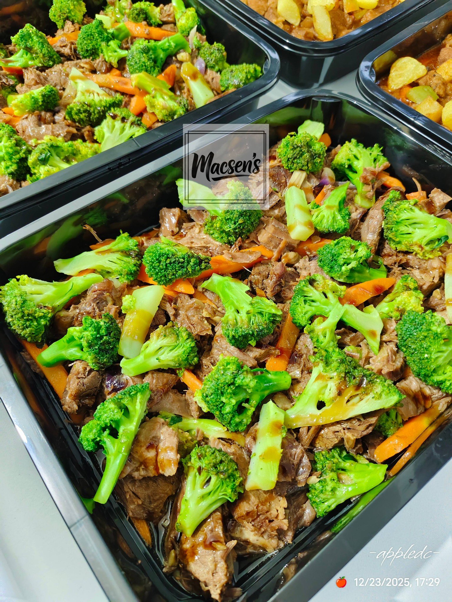 beef broccoli party tray image